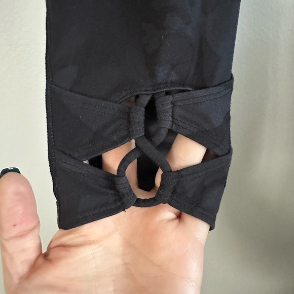 Black Floral Designed Leggings Size XS - Picture 5 of 5